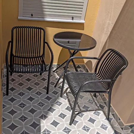 The M Point Modern In Apartamento Volos